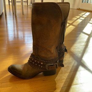 FREEBIRD BY STEVEN HIGH LEATHER COWBOY BOOTS WITH CHAIN SND BUCKLE DETAIL